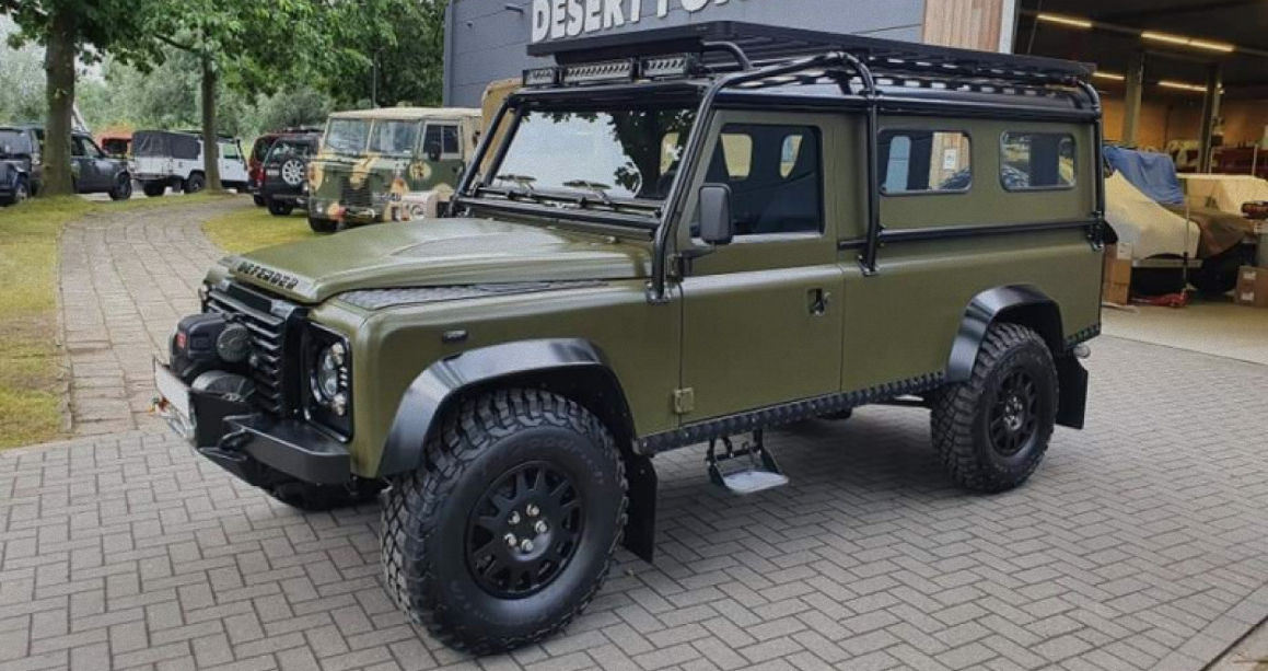 Defender rally voorbereiding en terreinuitrusting