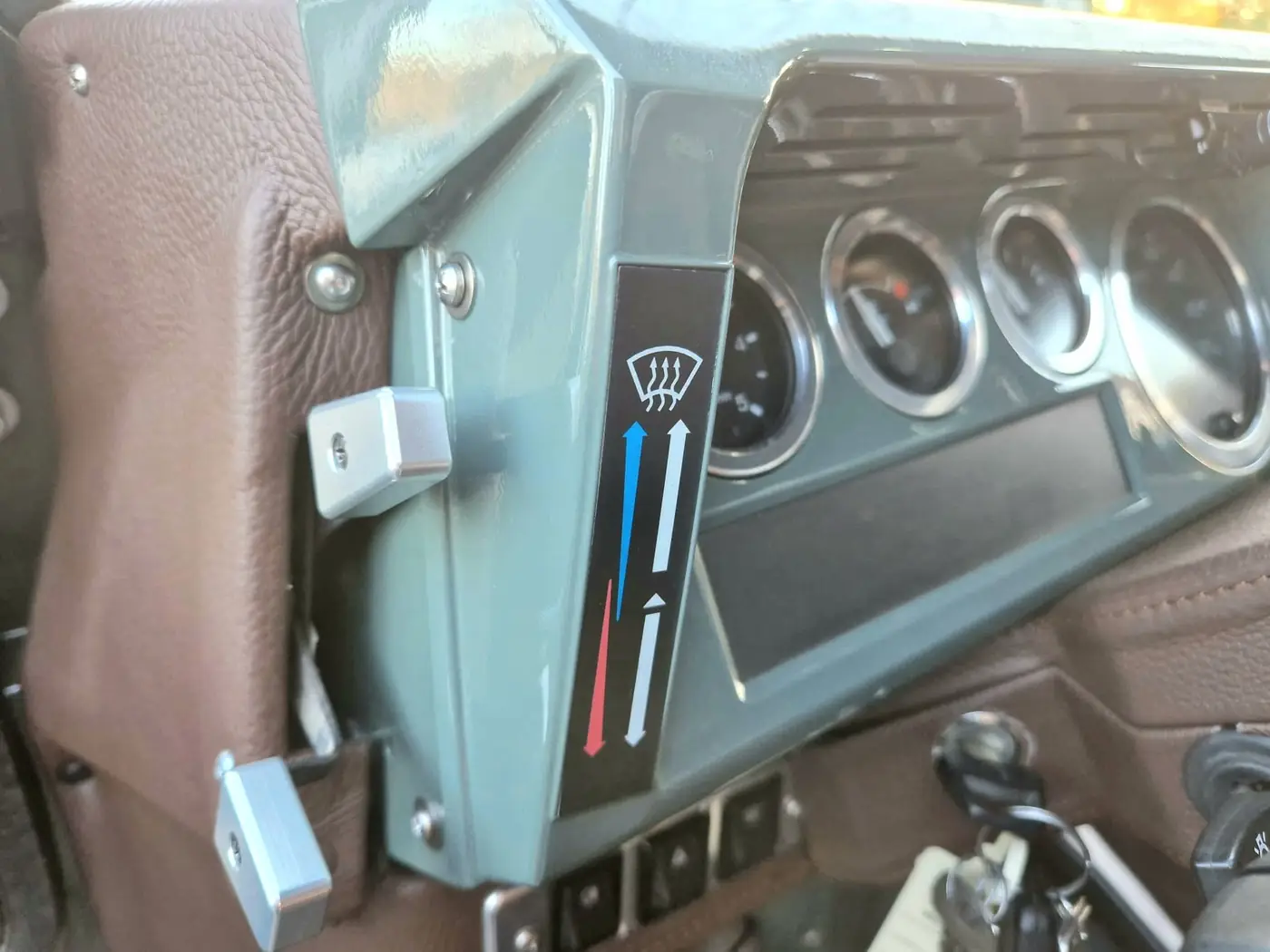 Land Rover Defender 90 in Heritage-groen, opgebouwd door Desert Foxx